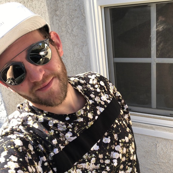 “People Will Stare, Might as Well Make it Worth Their While.” - Harry Winston - Picture 12 of 16